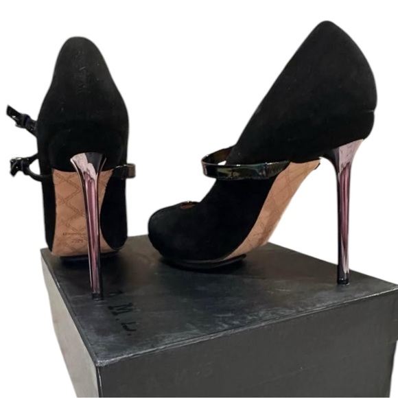 Elegant Black Stiletto Heels - Picture 2 of 11